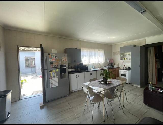 3 BEDROOM HOUSE FOR SALE IN FLORENTIA